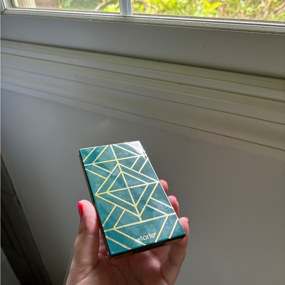 Tarte Emerald and Gold Geometric Compact
